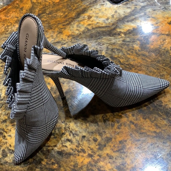 Gianni Bini checkered ruffle pointed toe mule - Picture 3 of 7